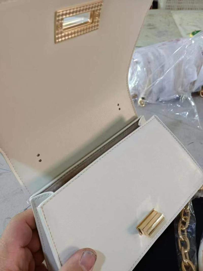 六横招五金打成品4个螺丝