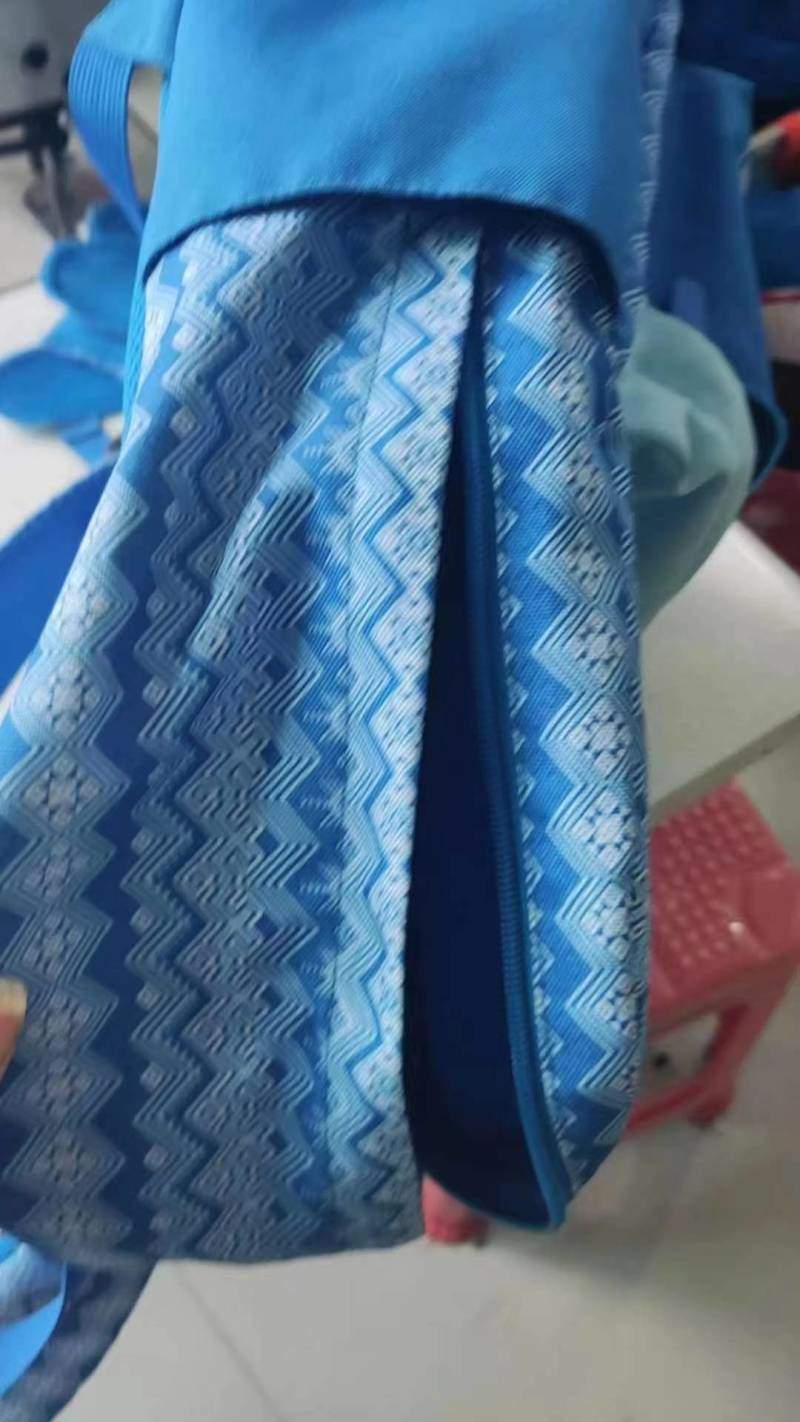 招书包车拉链，装前袋的车位，可车整套也行