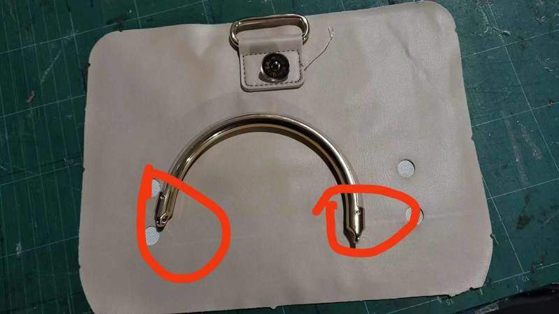 招五金打盖底磁扣，要冲孔