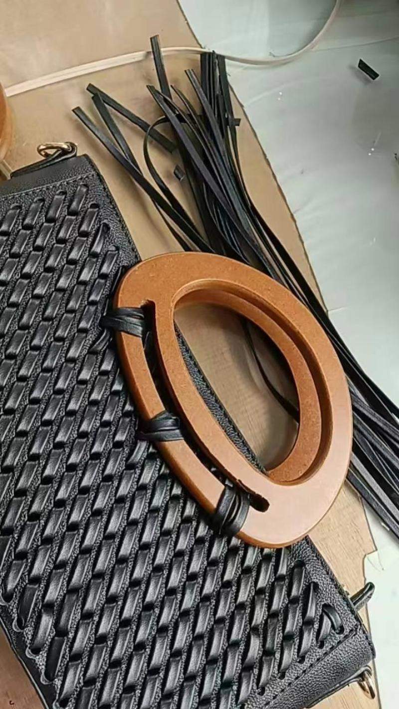 招帮手挽绳子