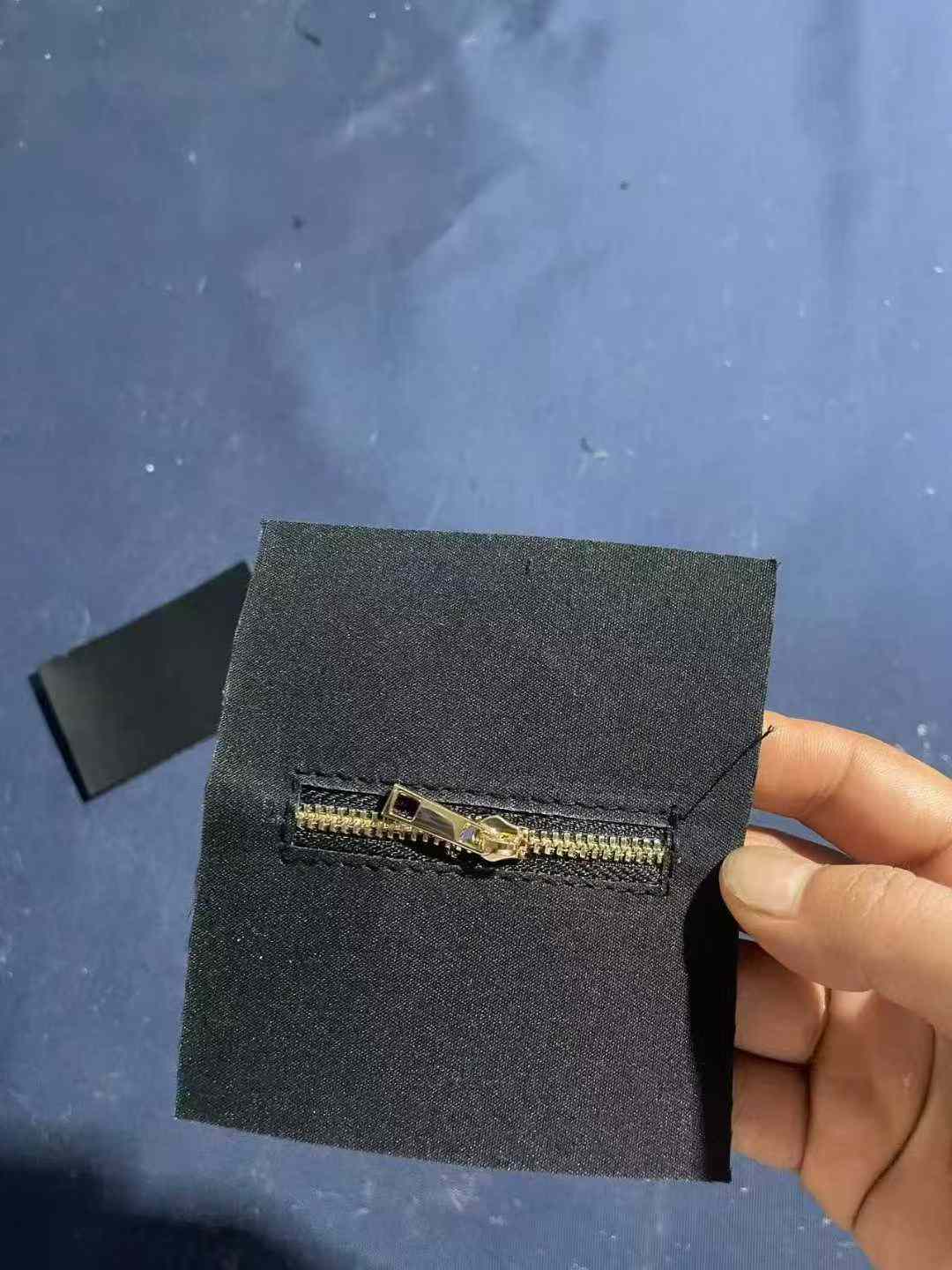 招车位4名，数量大钱包定插袋