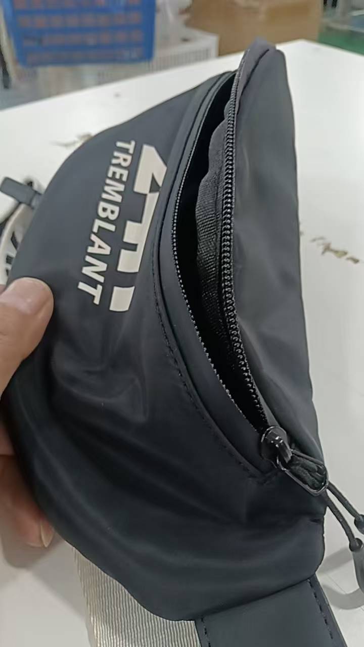 业车腰包成品一个