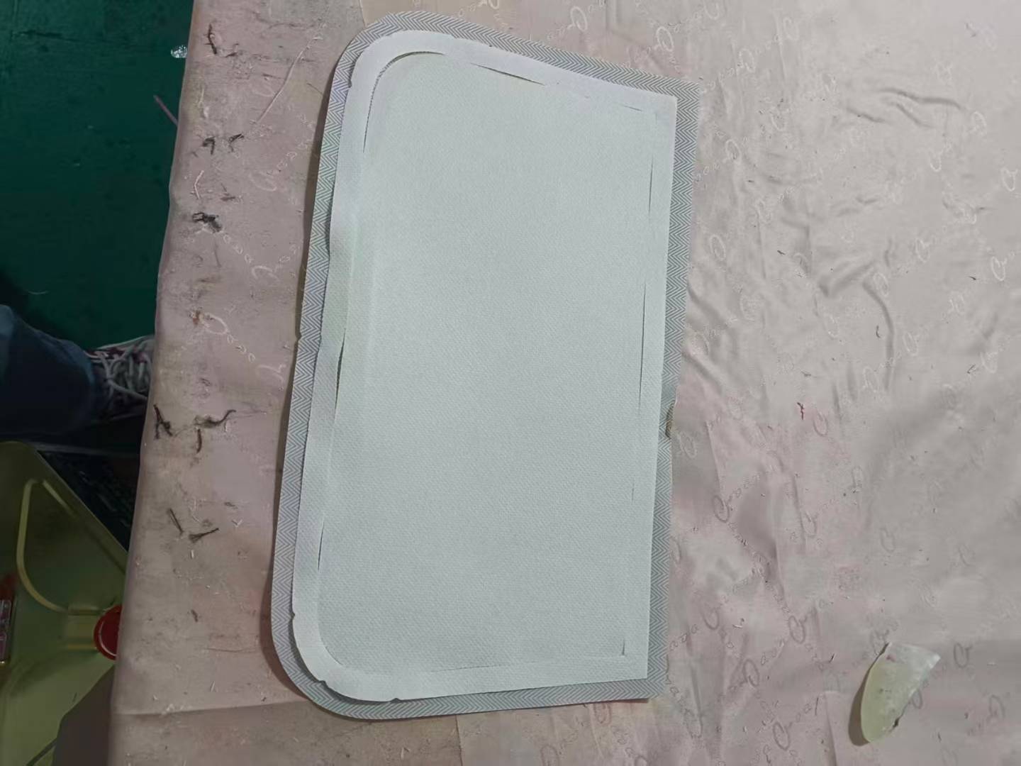 招临时台面前后幅加托无纺布折一圈