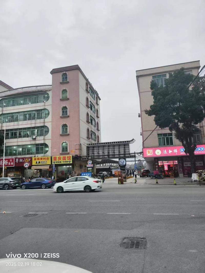临街商铺招租，狮岭盘古路招工市场出入口