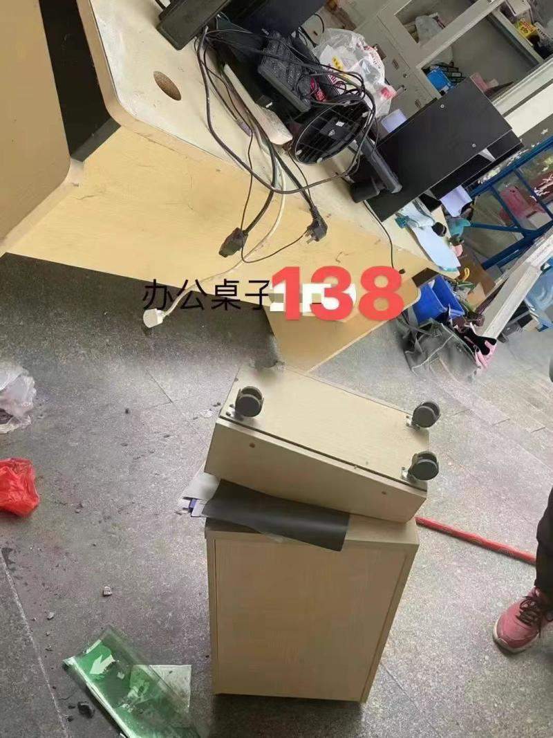 本人有一台闲置钢琴，很少用，占地方，现低价转让，1000块自提