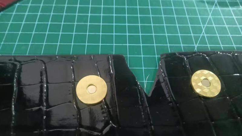 招打碰钮5分一个不冲孔，脚钉5分一不冲孔