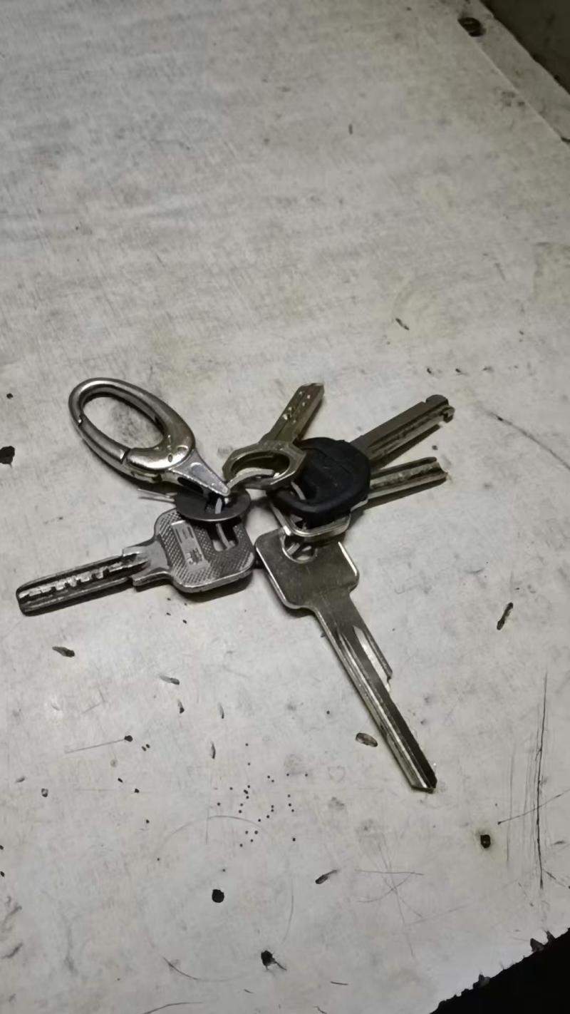 谁的锁匙掉了在义山公园捡的