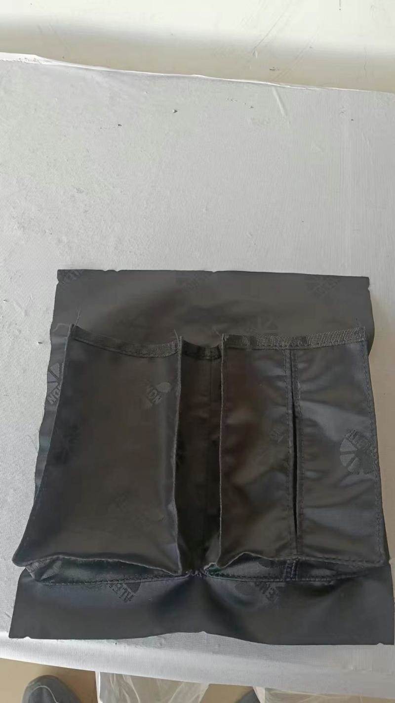 招临时车位装袋一名