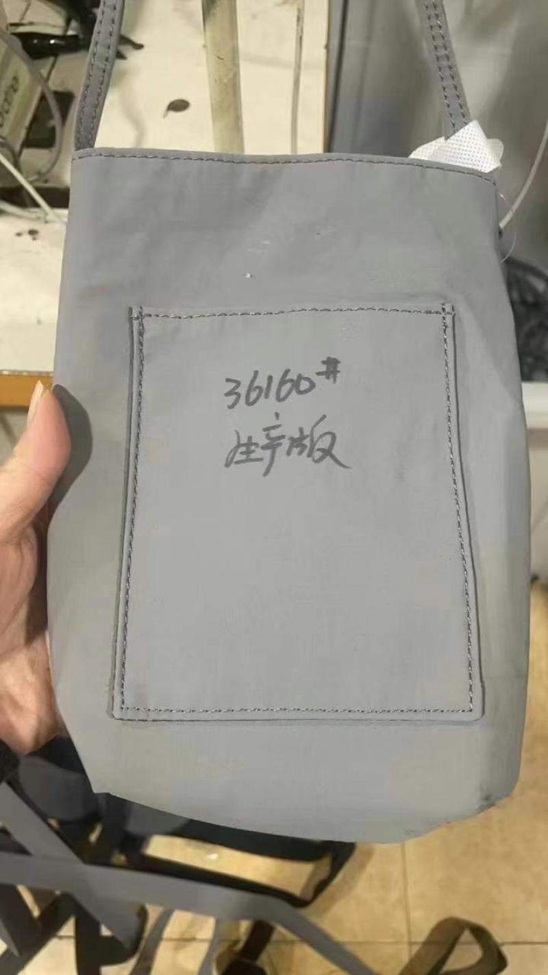 招临时车位装袋一名