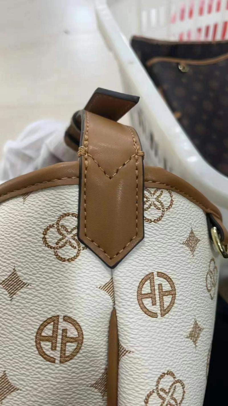帮我招一个夹成品耳仔6毛一个袋模已做好