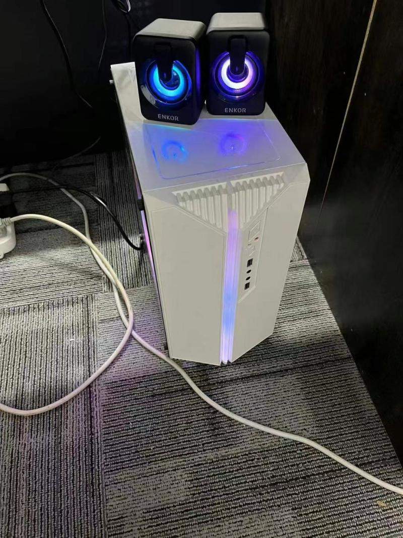 货架9成新168 红木沙发299。办公沙发4件套680 办公电脑600