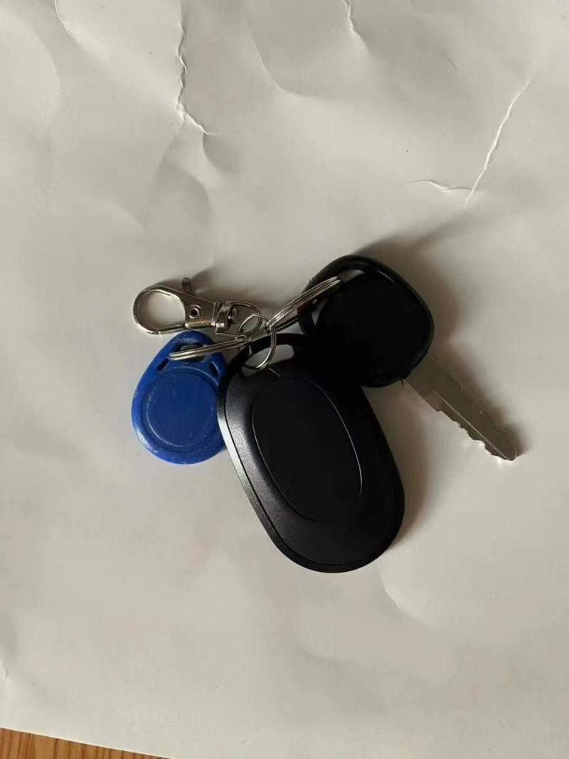 谁捡到一串这样的钥匙没有，如有捡到请联系