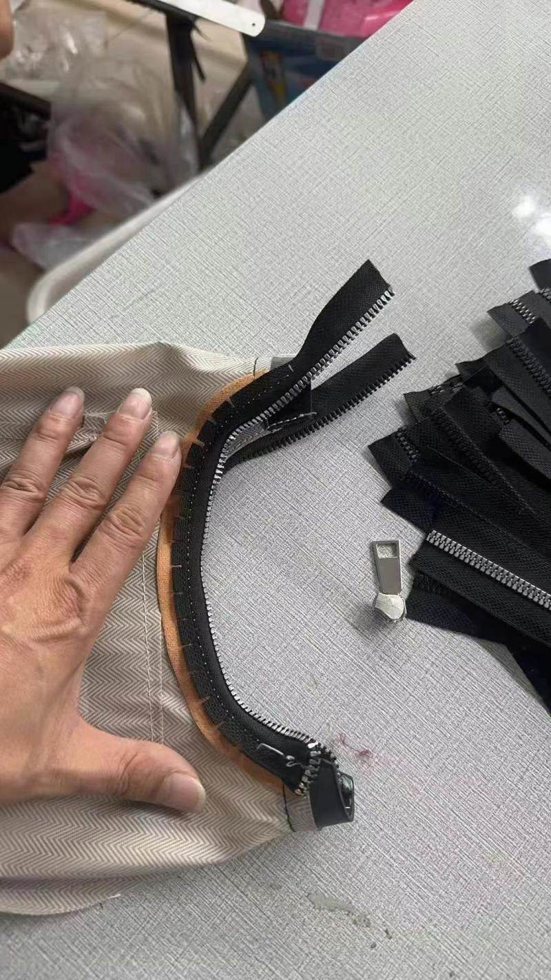 招专业上拉链车位一名