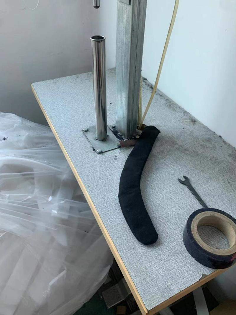 招翻背带临工一名