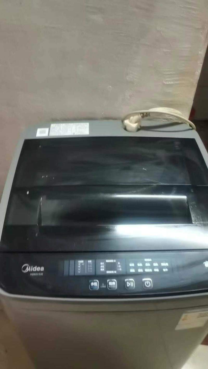美的洗衣机一台，300