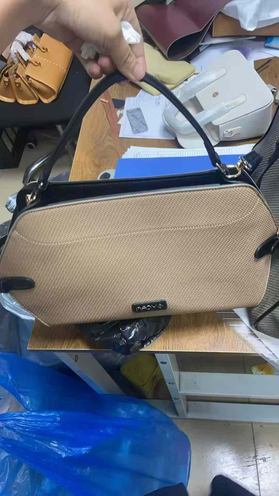 招加工厂女包，定型包为主