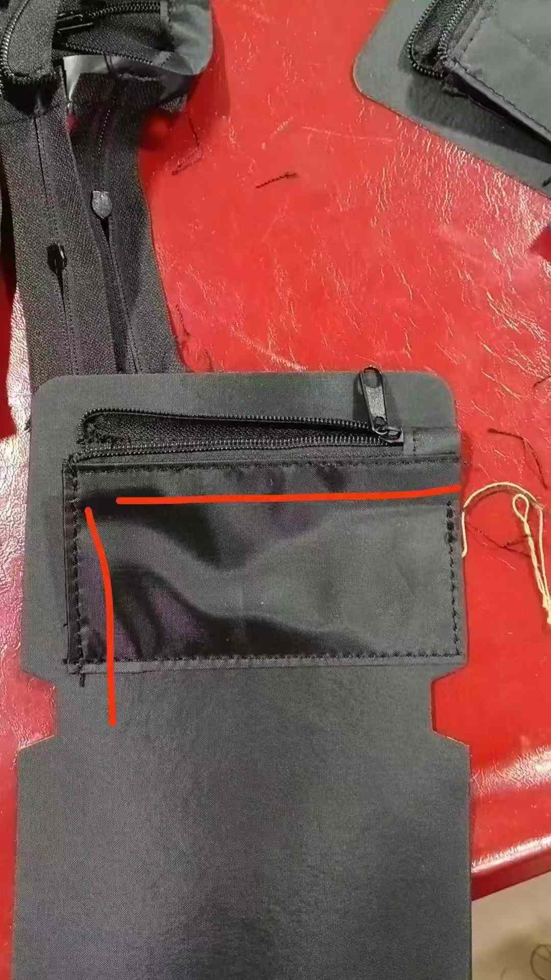 招台面熟手刷四边胶水