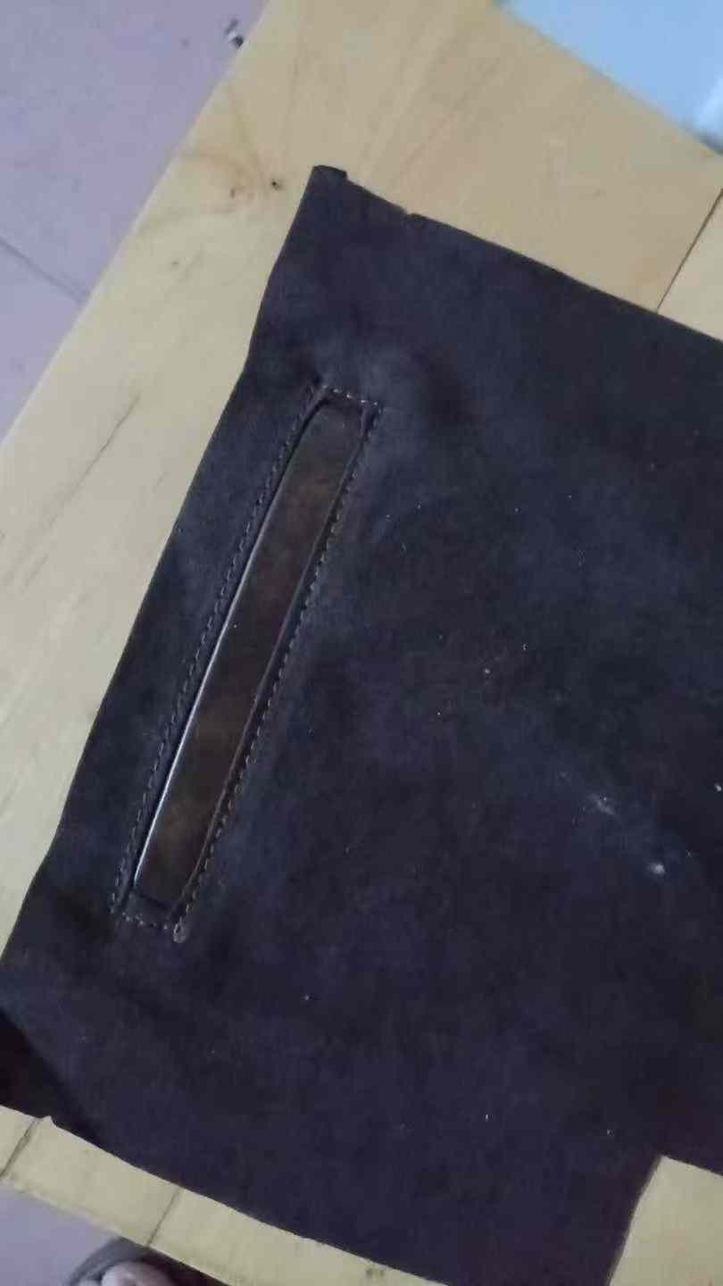 招车位车前后福拉窗埋里带有一千个袋子
