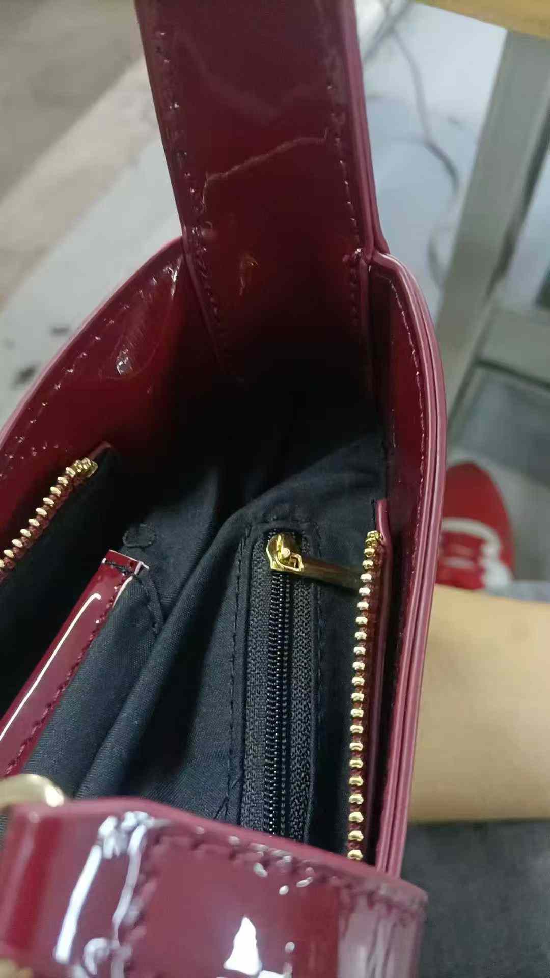 招临时车位一名