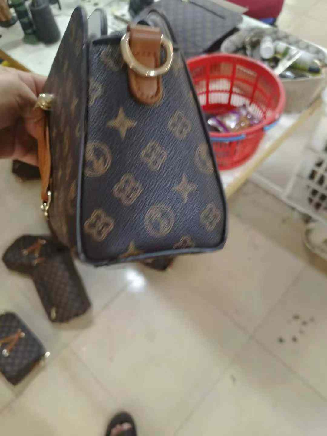 招工柱车车侧围2000个