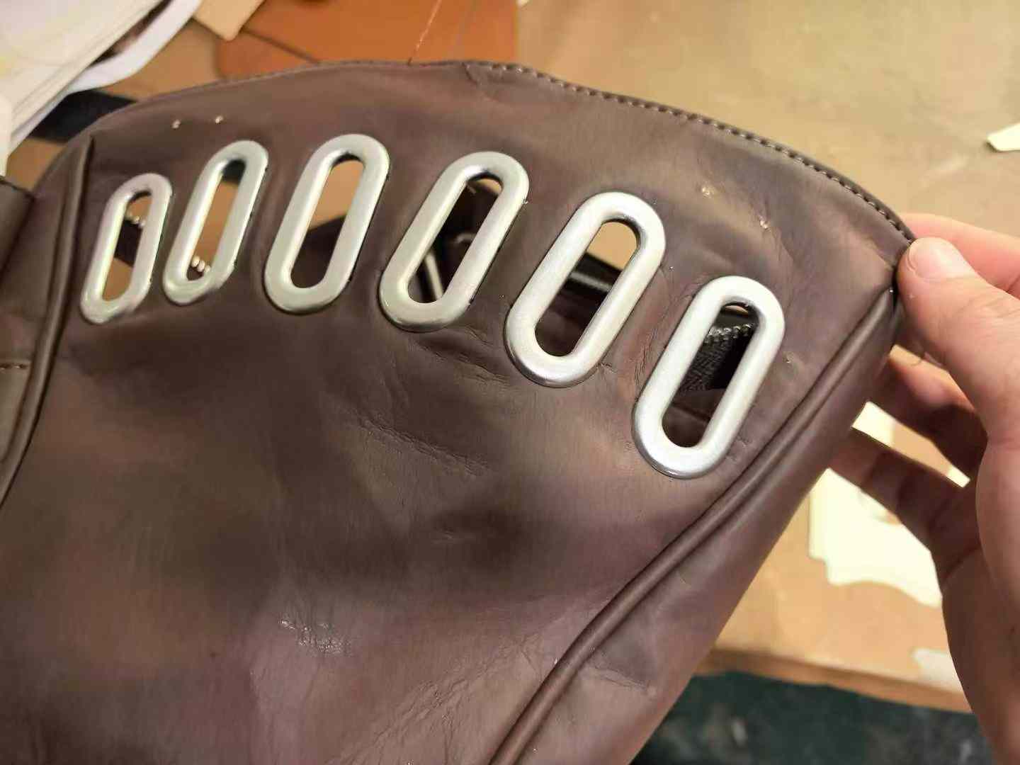 招五金打鸡眼