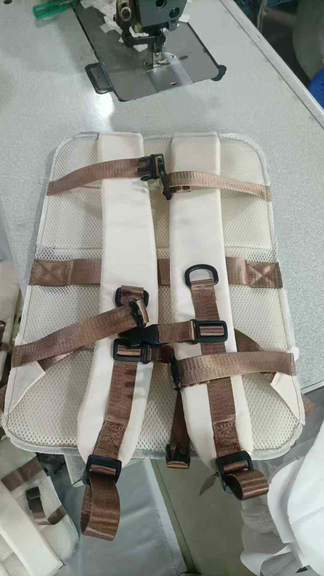 招临时运后幅定背带。定织带一名