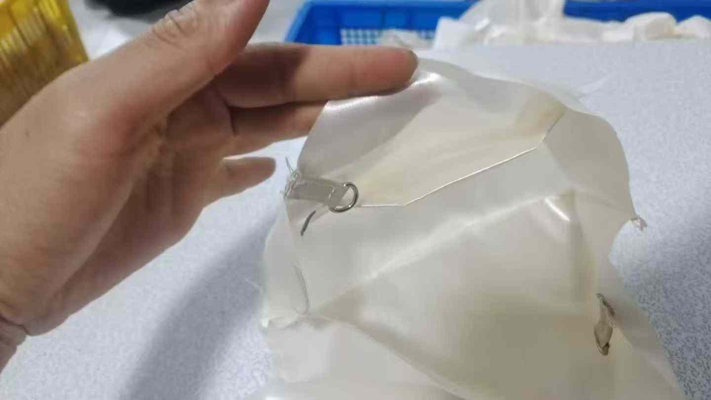 招一名订耳仔埋里袋