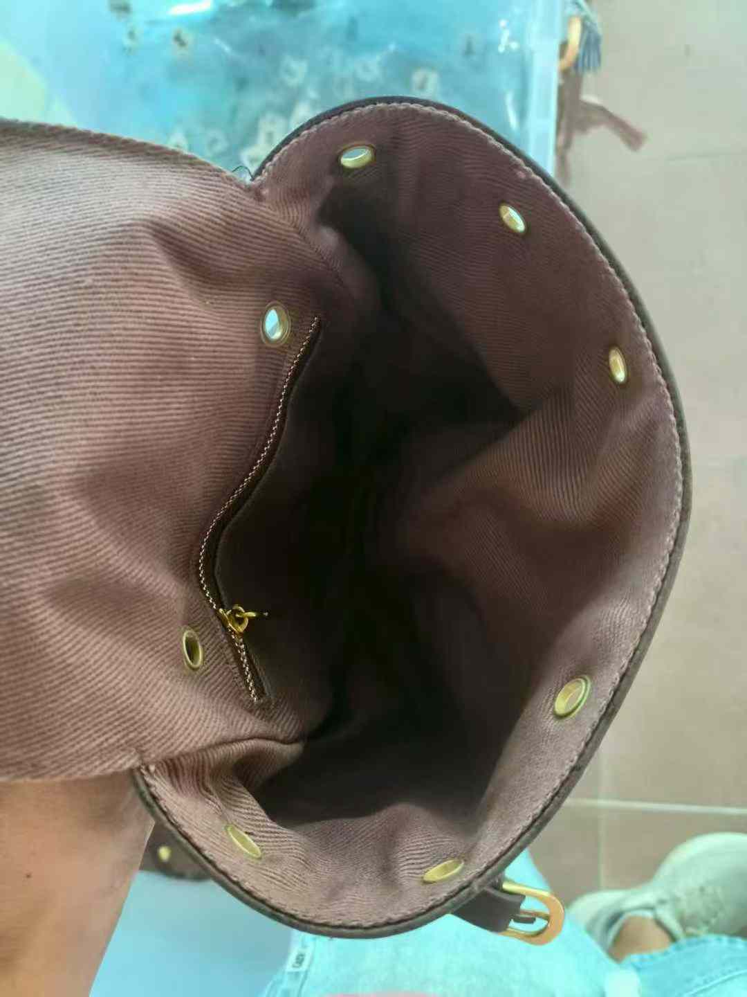 招临时五金一名，打成品鸡眼