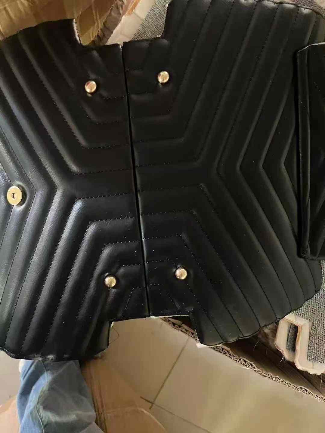 今天招临时熟手五金工一名