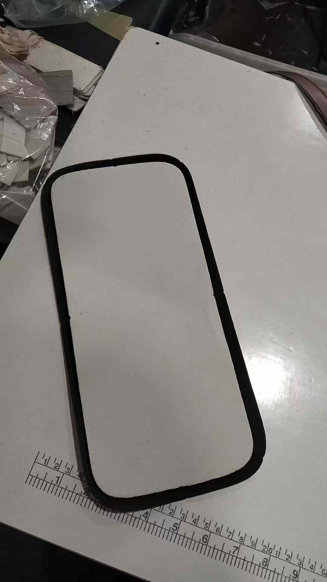 招台面加托底回力胶，用黄胶