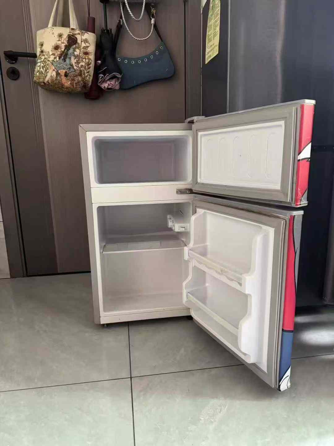 换了大冰箱，小冰箱便宜卖了，100块