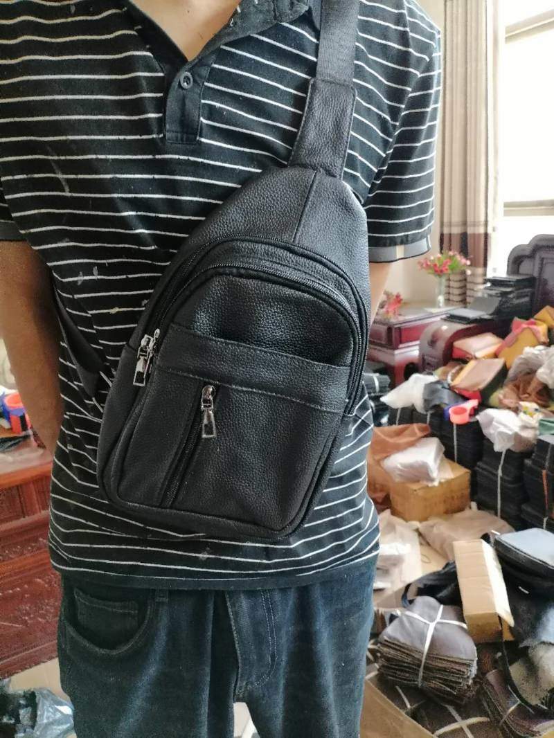 头层牛皮荔枝纹胸包